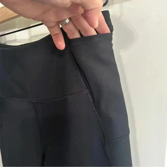 EUC barely worn All in Motion black legging. Great pockets. Comfy fabric. 14/16 - Picture 2 of 7